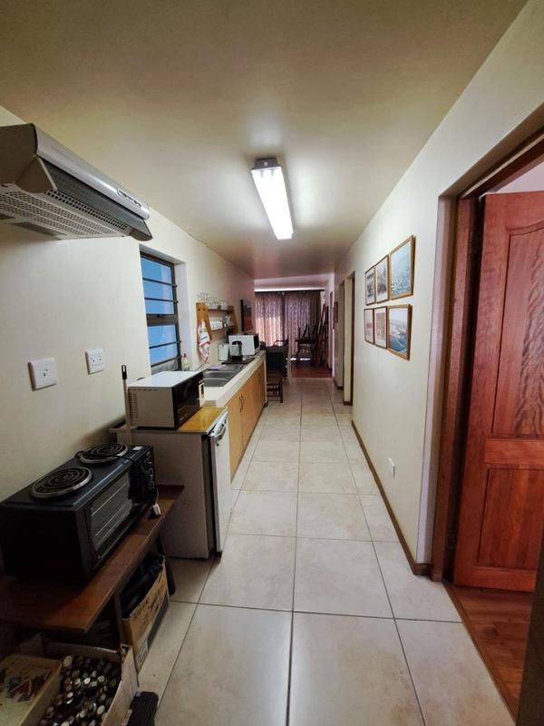 To Let 5 Bedroom Property for Rent in Mossel Bay Western Cape
